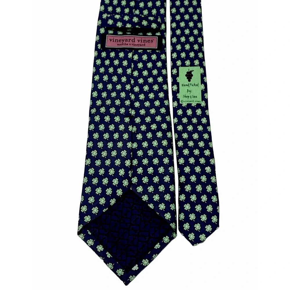 Vineyard Vines Martha's Vineyard 100% Silk Mens Neck Tie Navy 4 Leaf Clover - Picture 8 of 8
